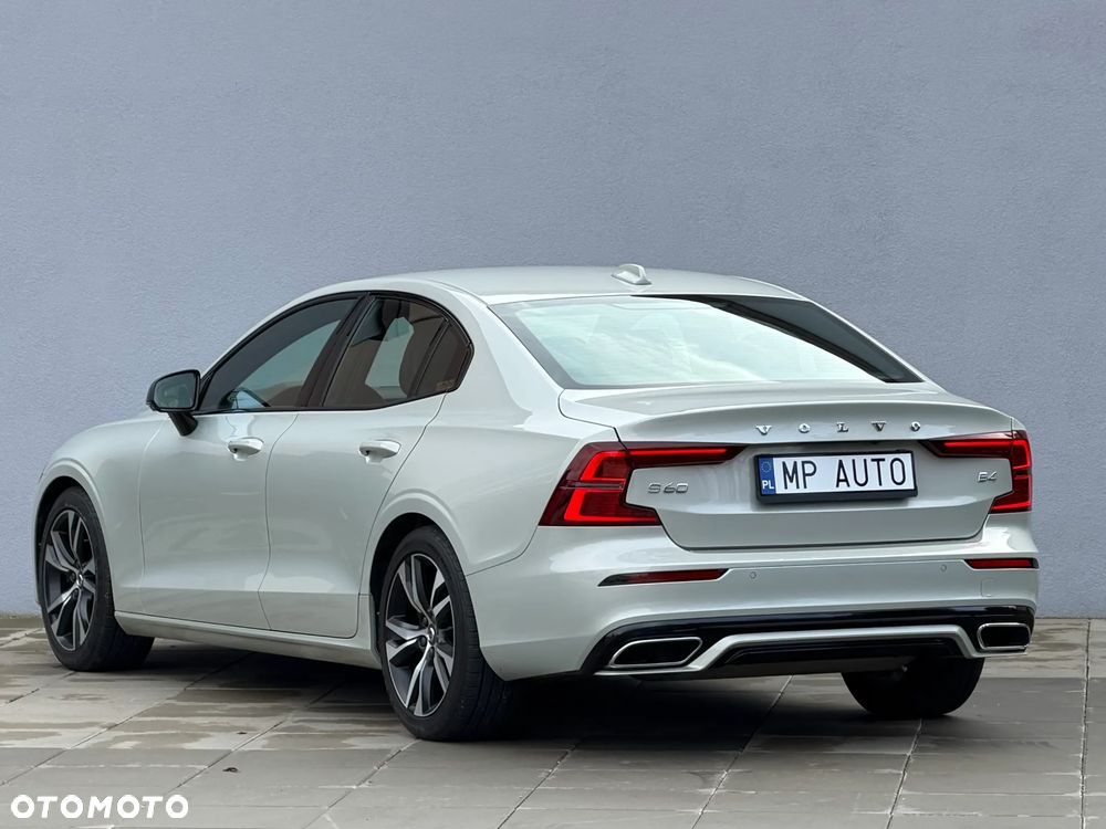 Volvo S60 B4 B R-Design - 4