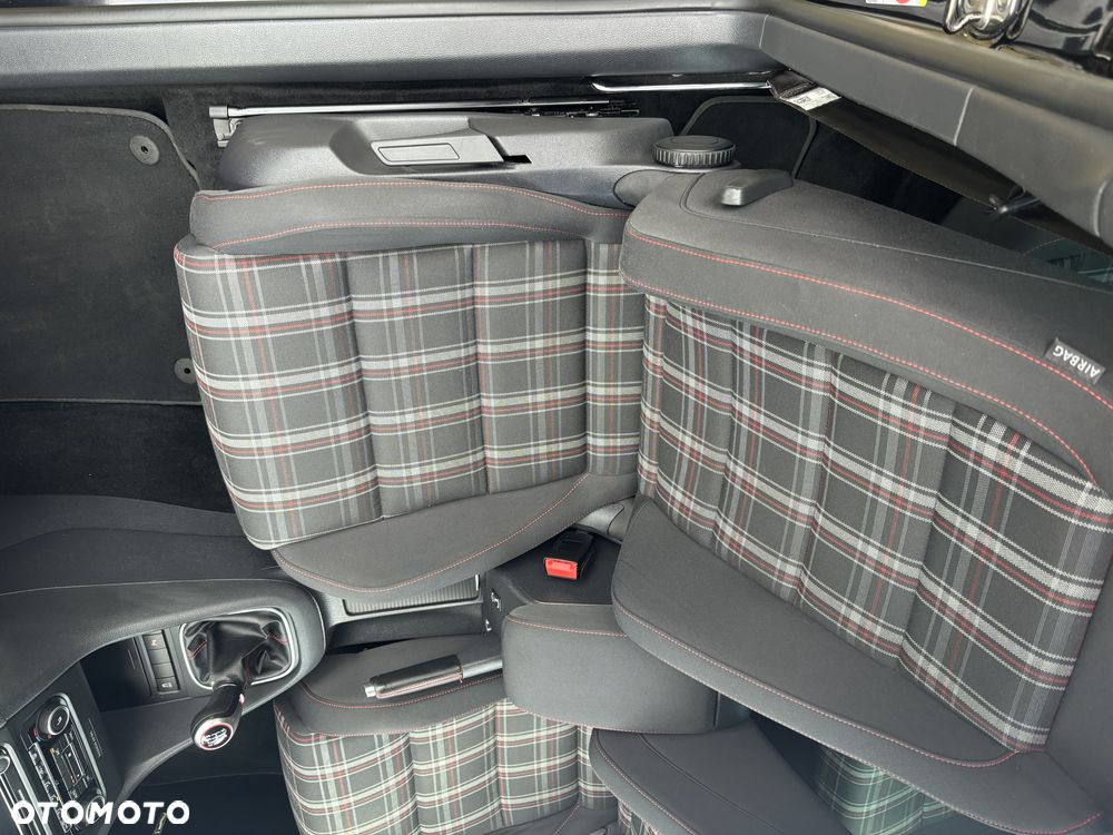 Volkswagen Golf VI 2.0 TSI GTI - 10