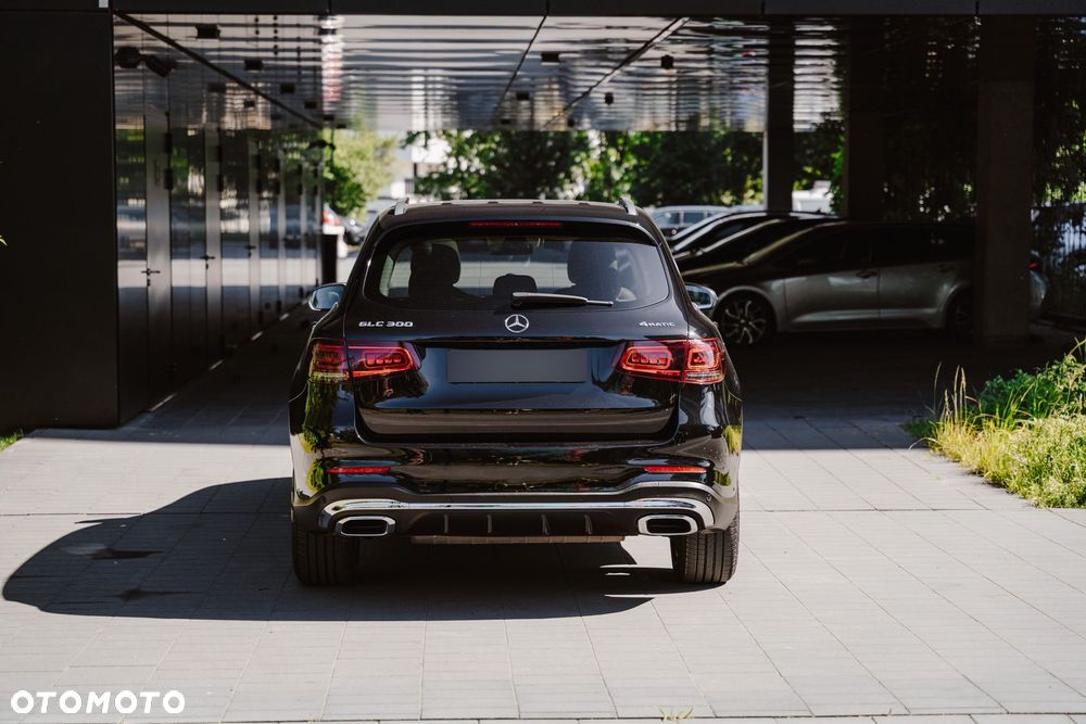 Mercedes-Benz GLC 300 4-Matic - 4