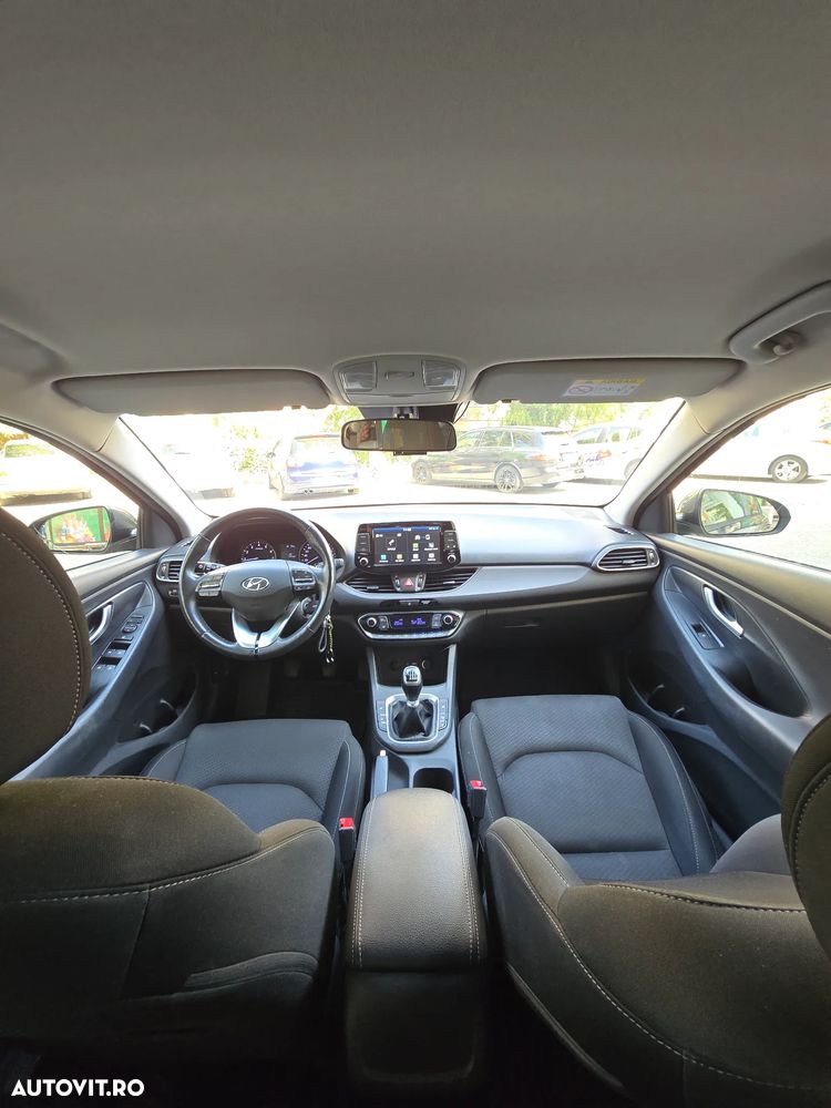 Hyundai i30 1.4 100CP 5DR M/T Highway+ - 6