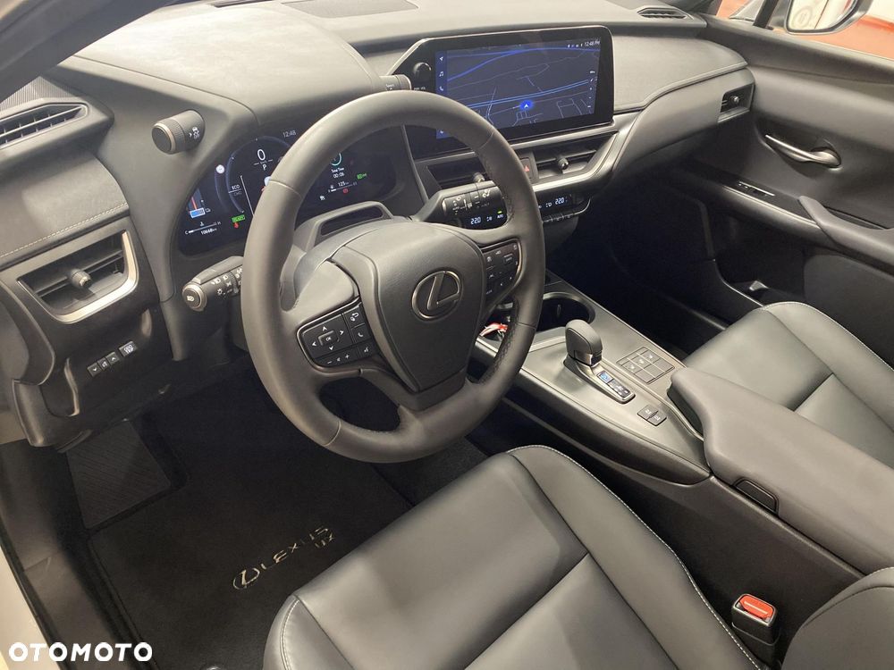 Lexus UX 300h F Sport Design - 3
