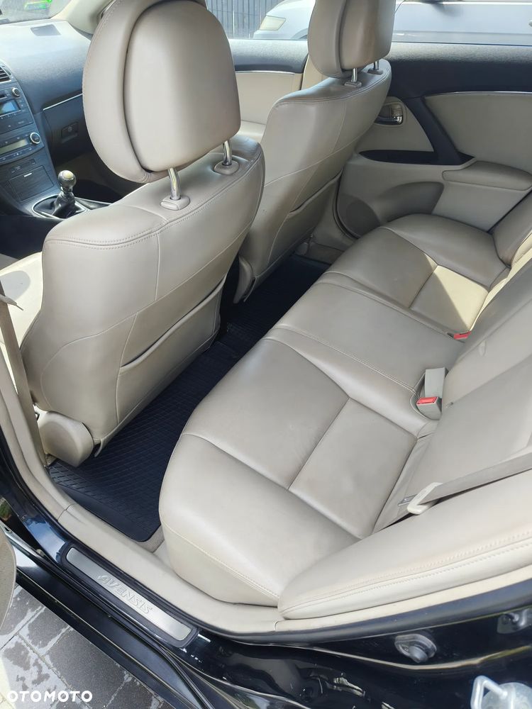 Toyota Avensis 2.2 D-4D 2010 - 8