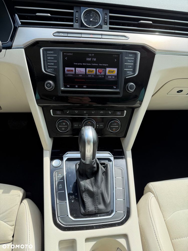 Volkswagen Passat 2.0 TDI (BlueMotion Technology) DSG Highline - 17