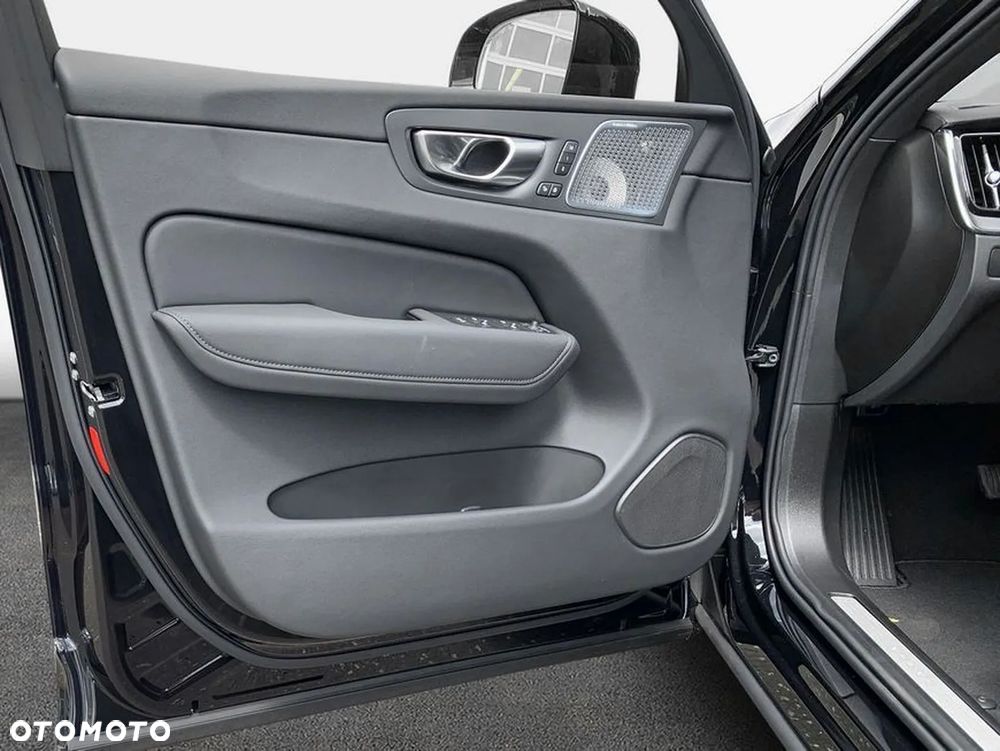 Volvo XC 60 B5 B AWD Ultra Black Edition - 31