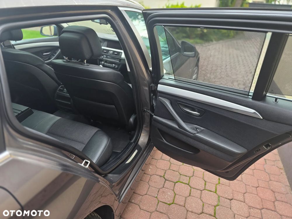 BMW Seria 5 525d Sport-Aut - 24