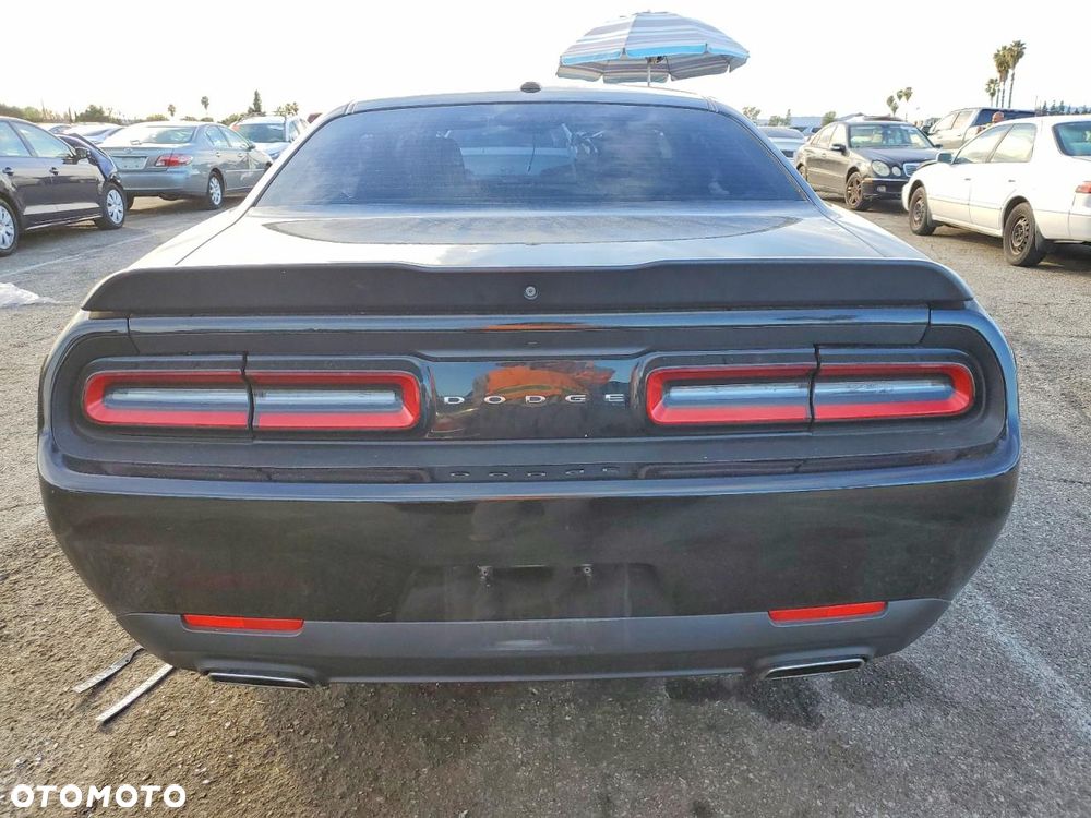 Dodge Challenger - 4