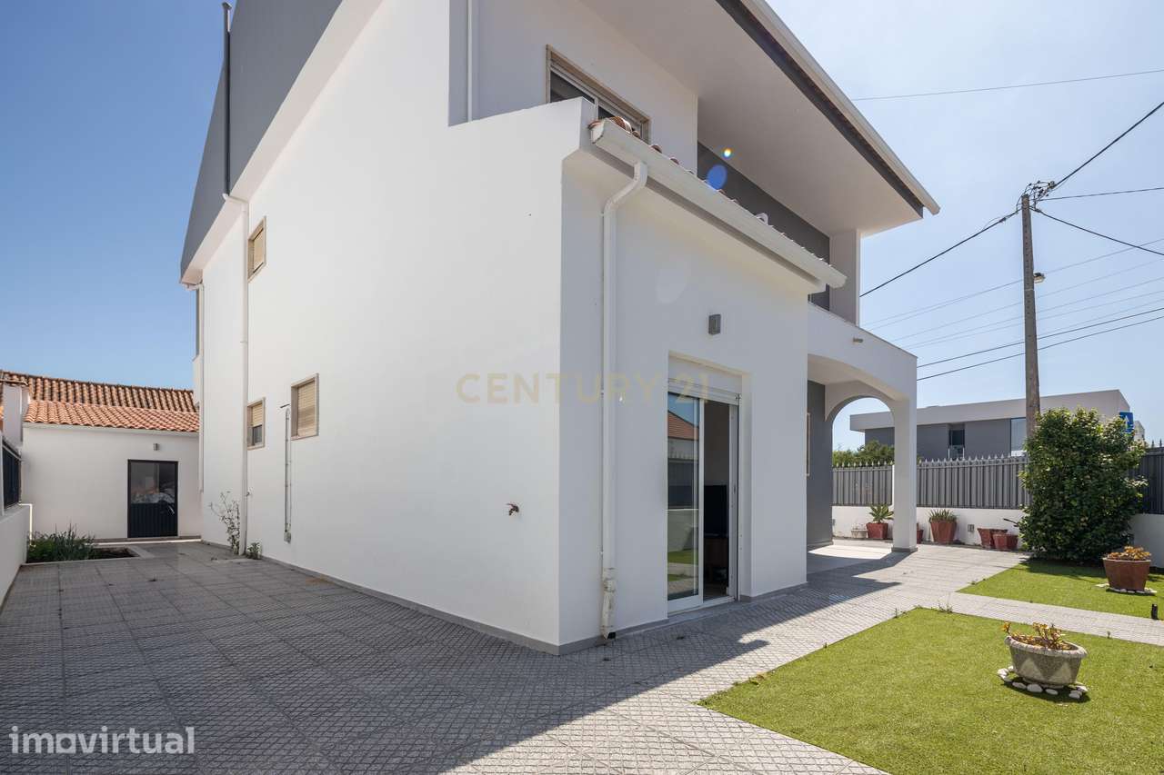 Moradia isolada T4 com Garagem – Quintinhas | Charneca de Caparica - Grande imagem: 2/34