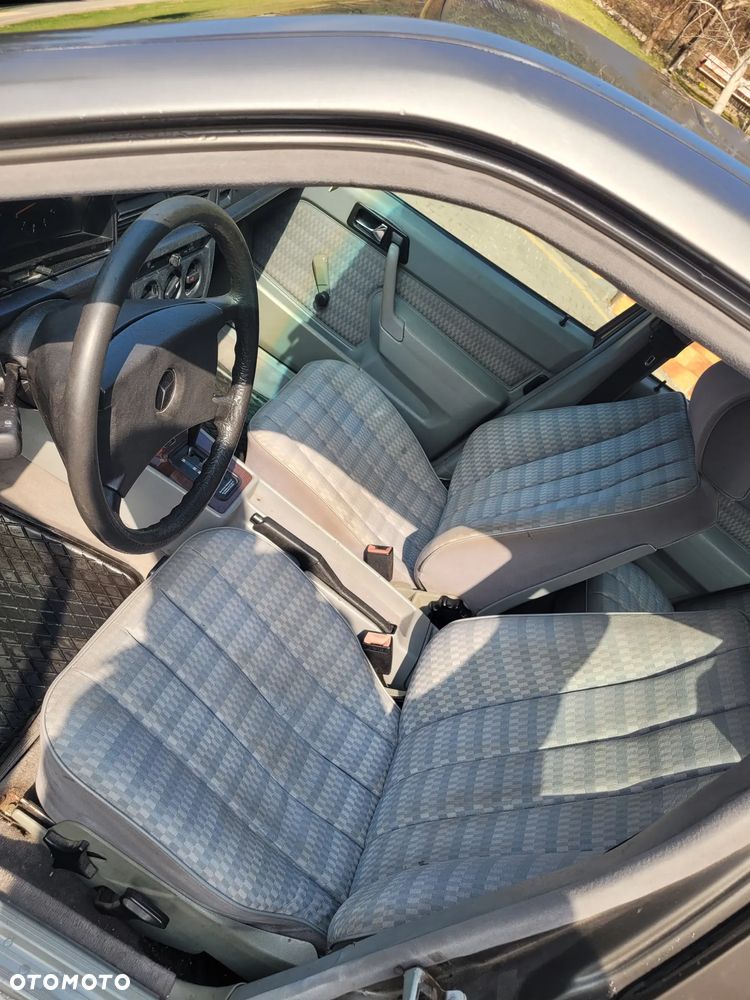 Mercedes-Benz W201 (190) - 8