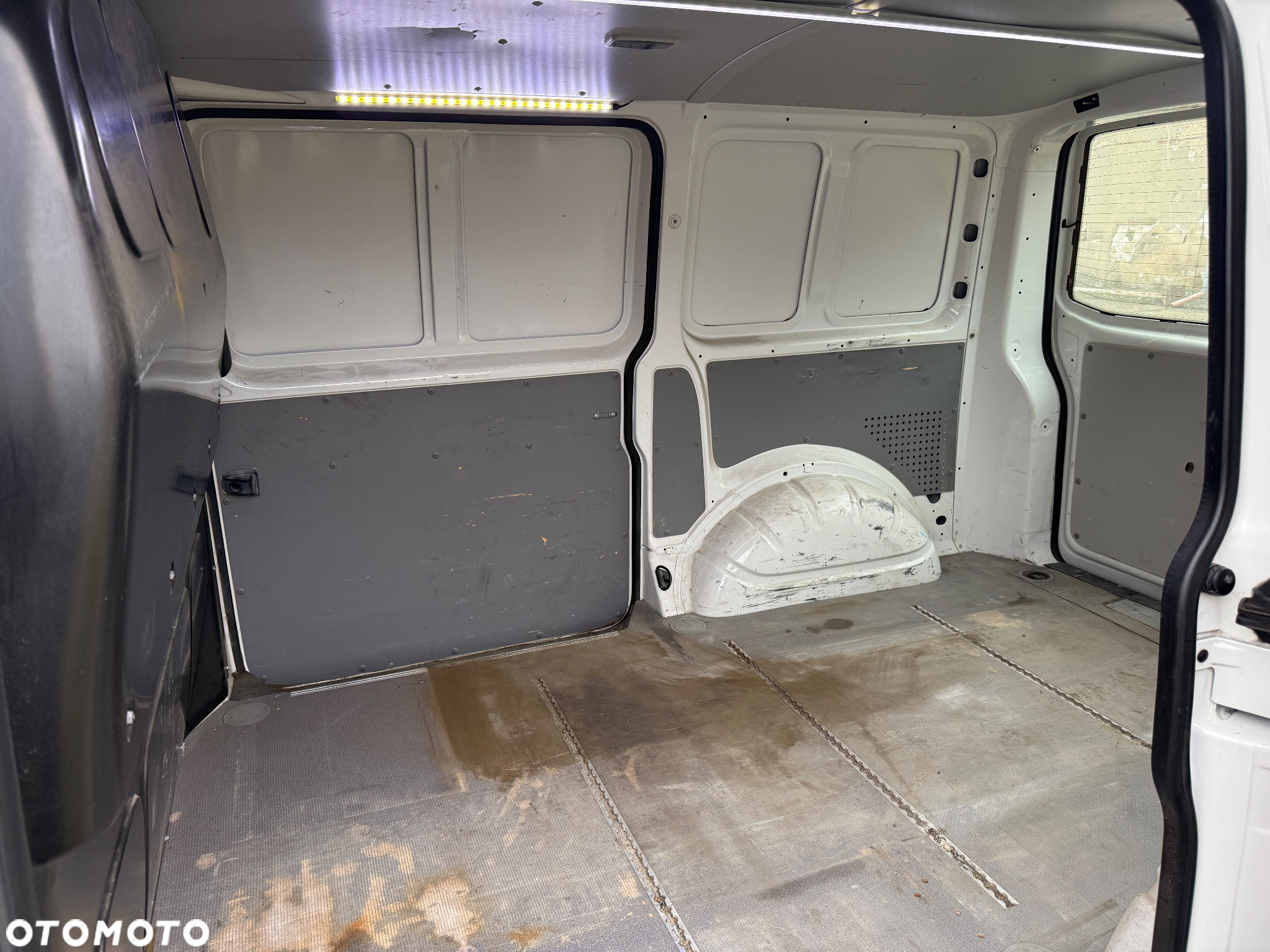 Volkswagen Transporter T5 Doka Kurz Trendline - 17