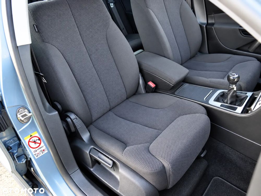 Volkswagen Passat 2.0 TDI DPF BlueMotion Technology Comfortline - 26