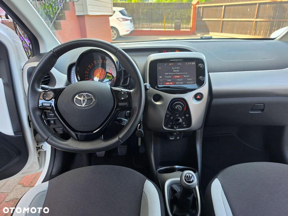 Toyota Aygo x-clusiv - 25