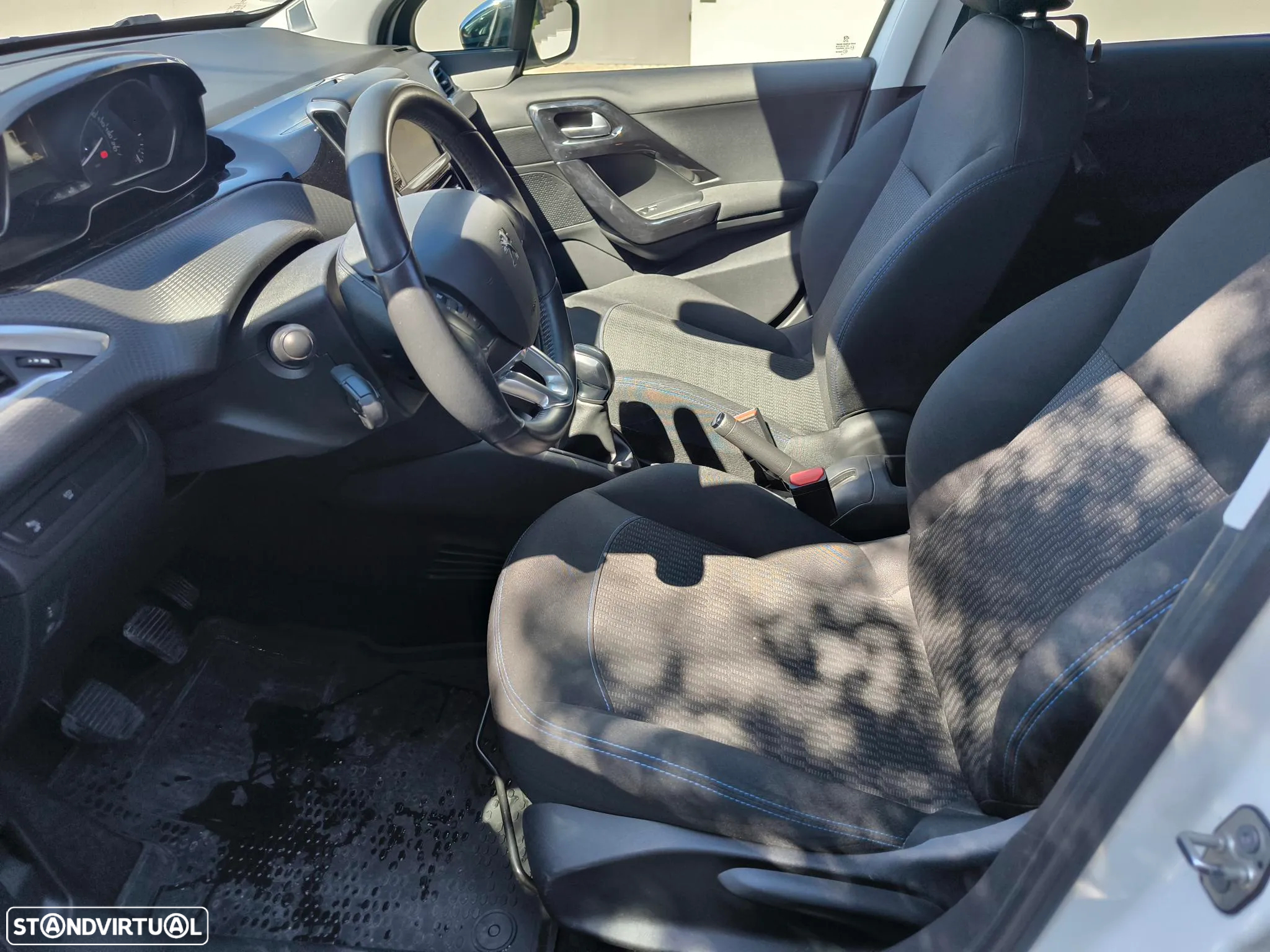 Peugeot 208 1.2 PureTech Signature - 10