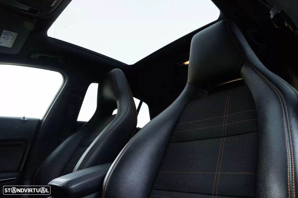Mercedes-Benz CLA 200 - 30