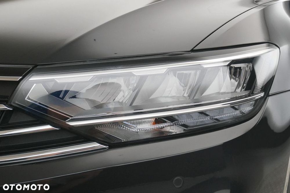Volkswagen Passat Variant 2.0 TSI Business DSG - 13