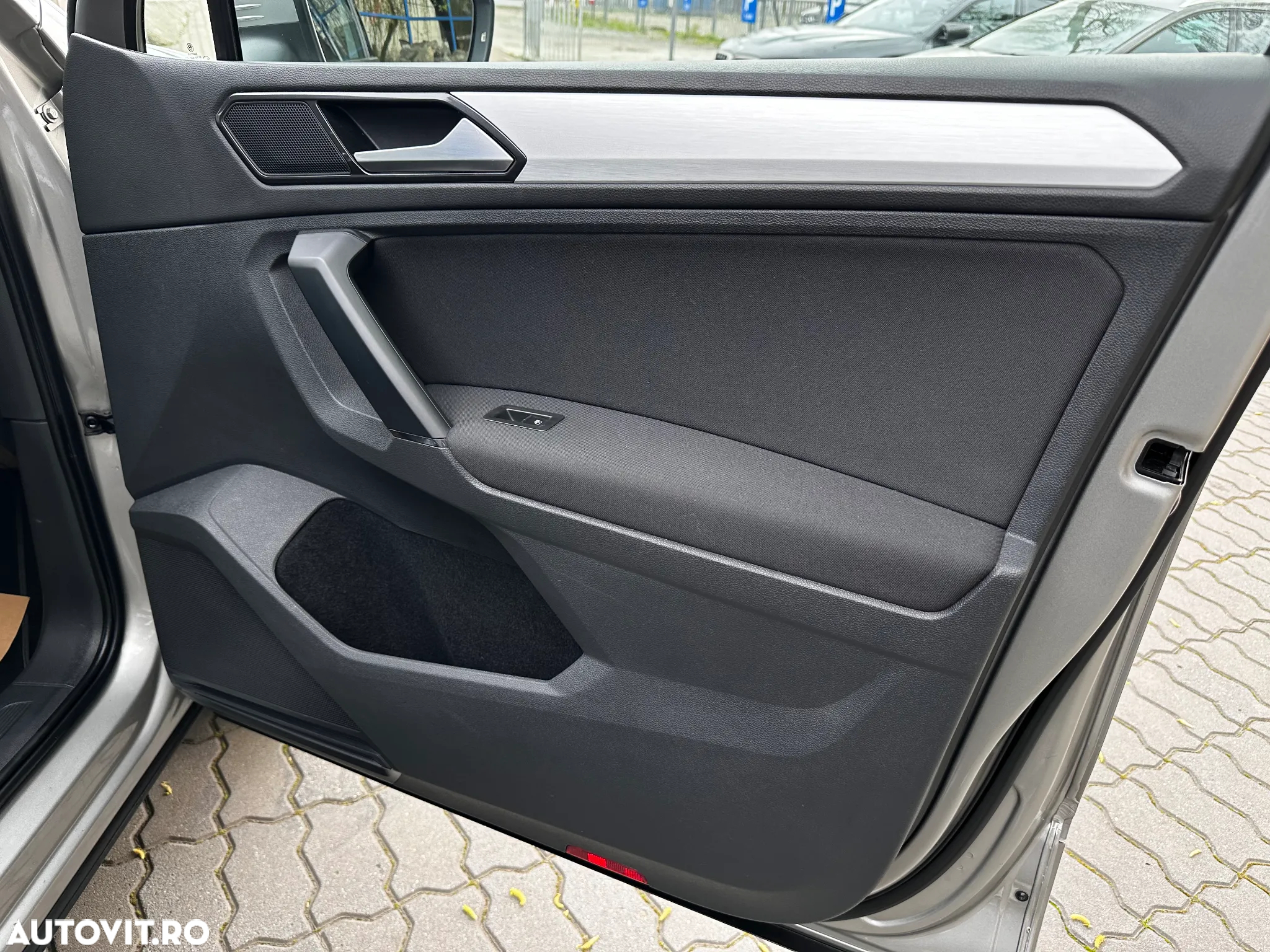 Volkswagen Tiguan 2.0 TDI SCR 4MOTION DSG R-Line - 36