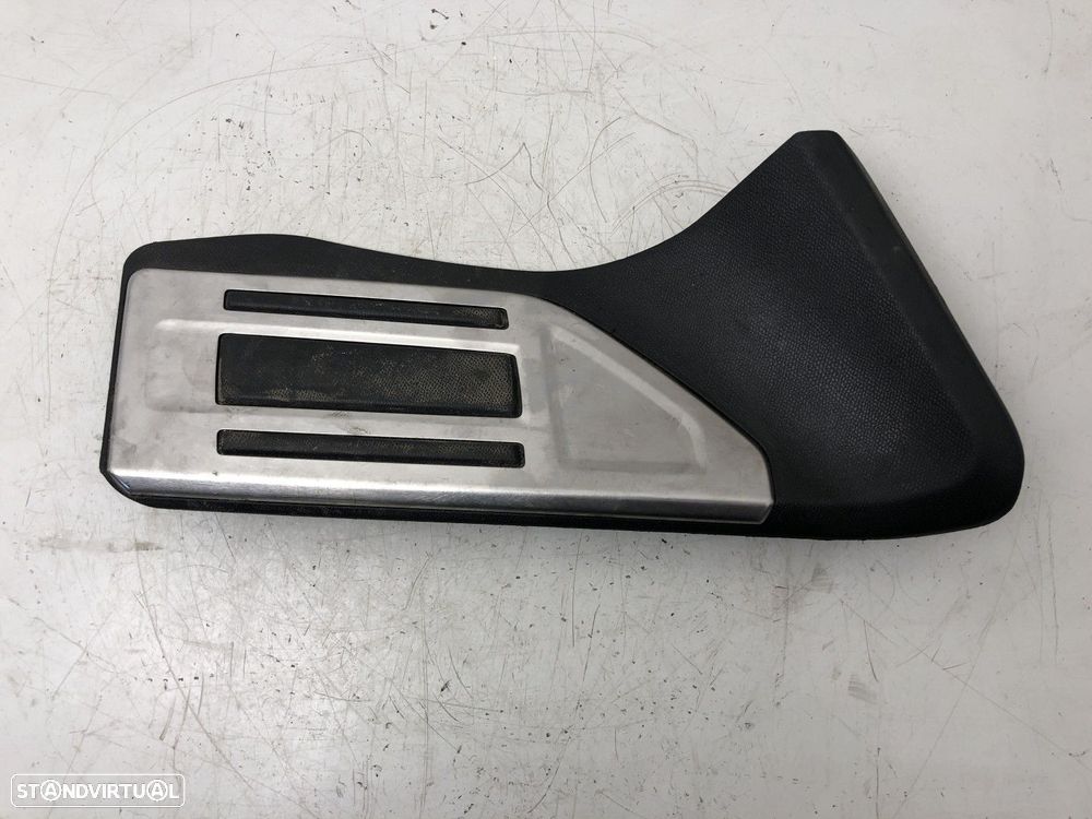 Apoio de pé Preto Usado PEUGEOT 3008 SUV (M_) 1.5 BlueHDi 130 | 02.18 -  REF. 98... - 2