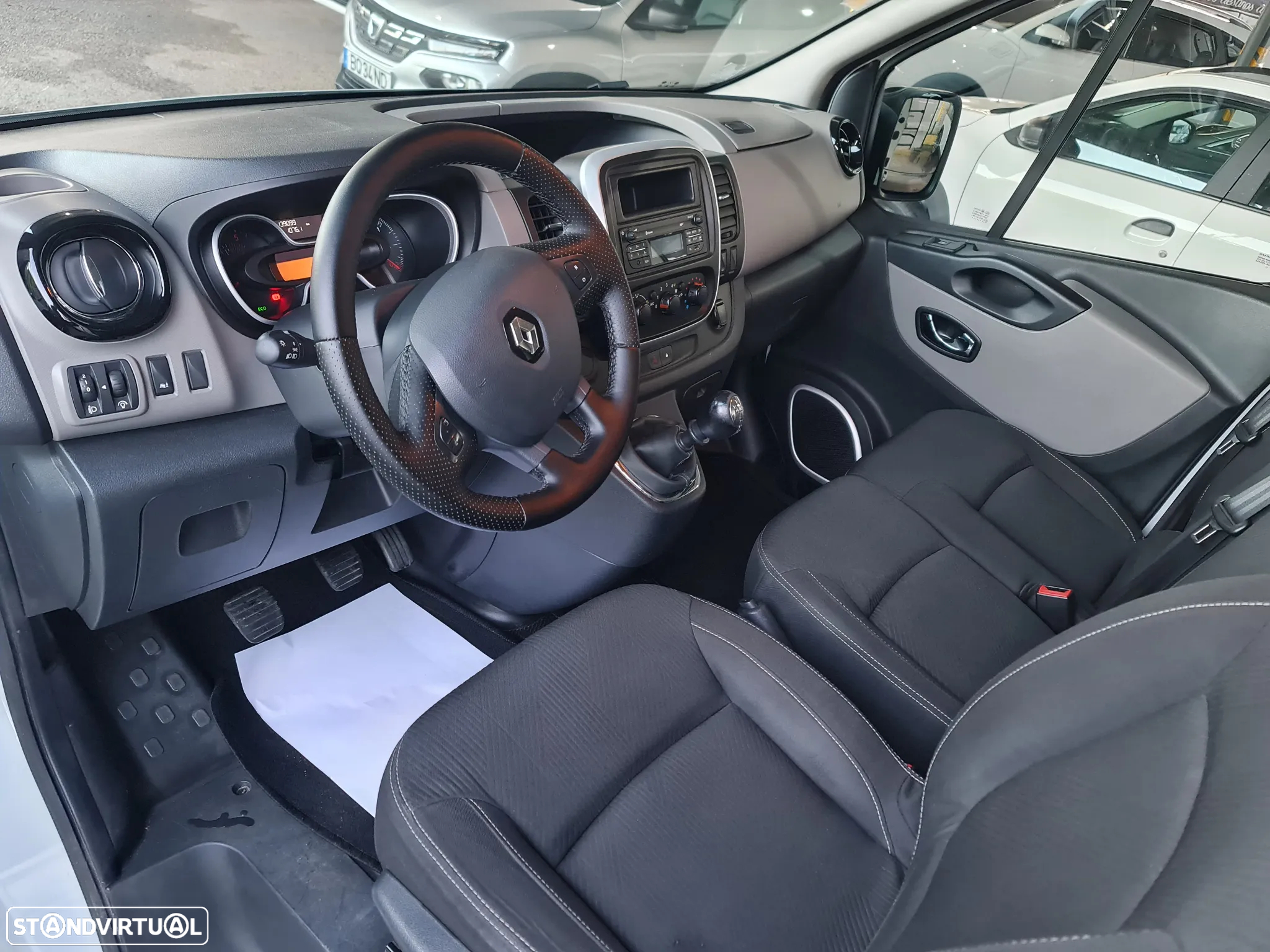 Renault TRAFIC DCI 3Lug * AC/BLUETOOTH *c/ IVA incluido - 17