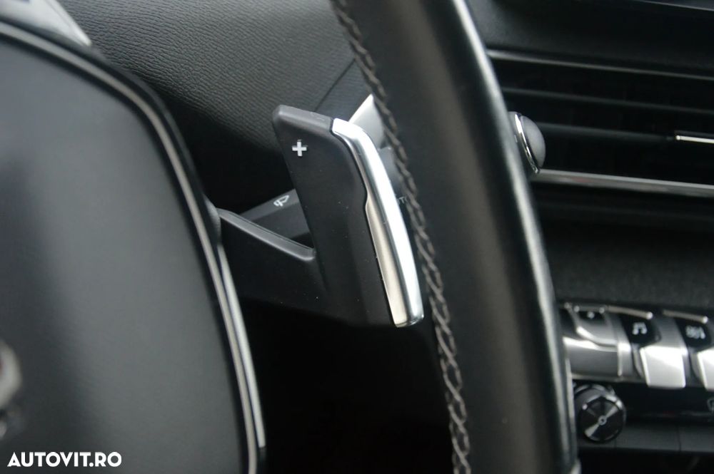 Peugeot 3008 225 e-EAT8 Allure - 36