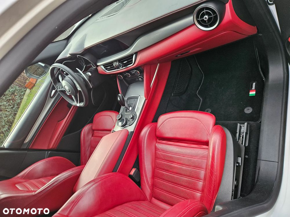 Alfa Romeo Stelvio 2.0 Turbo 16V AT8-Q4 Ti - 9