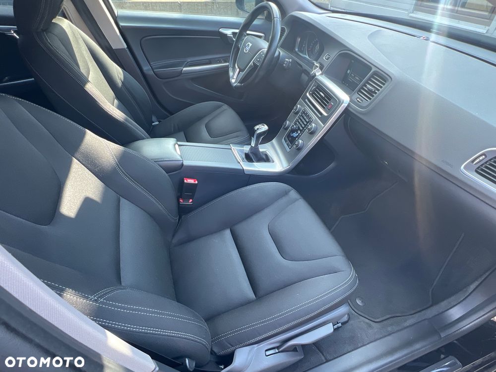 Volvo V60 D4 Momentum - 13