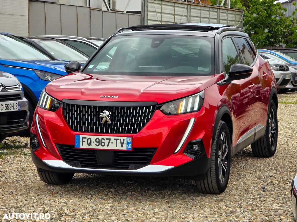 Peugeot 2008 PureTech 130 EAT8 GT - 1