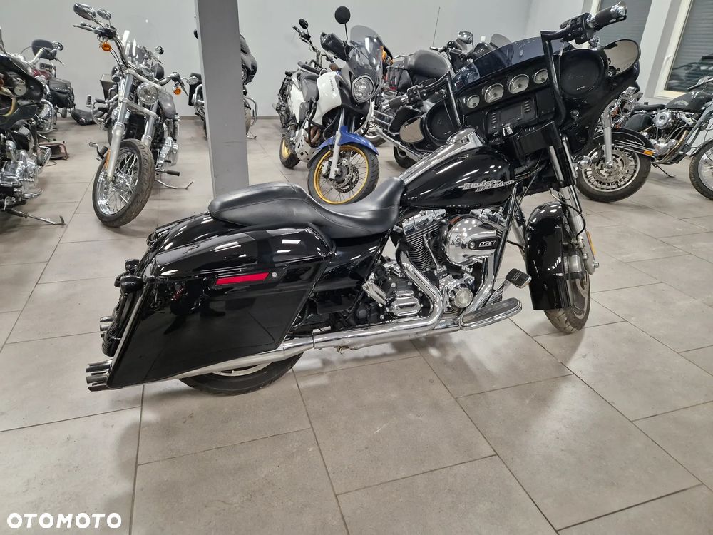 Harley-Davidson Touring Street Glide - 2