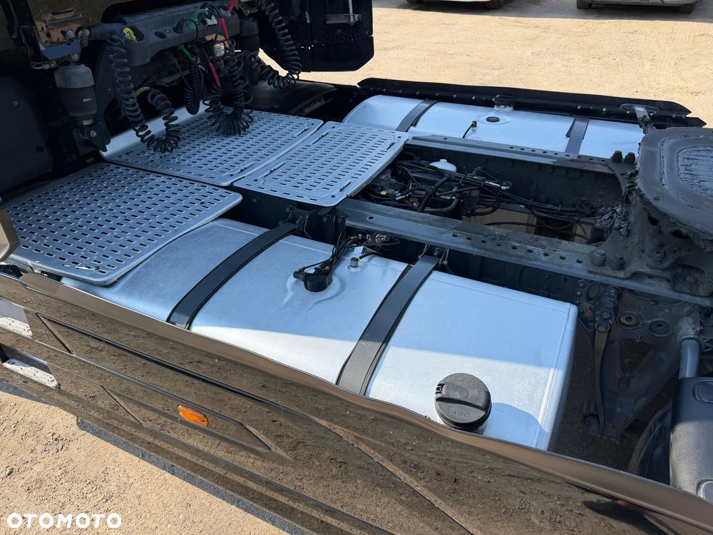 DAF XG+ 530 KM / RETARDER INTARDER / FULL KONTRAKT DAF / KLIMA POSTOJOWA / MAX ZBIORNIKI 1465 L / NAJWIĘKSZA KABINA XG PLUS / FULL SPOJLERY / DOSTĘPNE 3 SZTUKI !! - 11