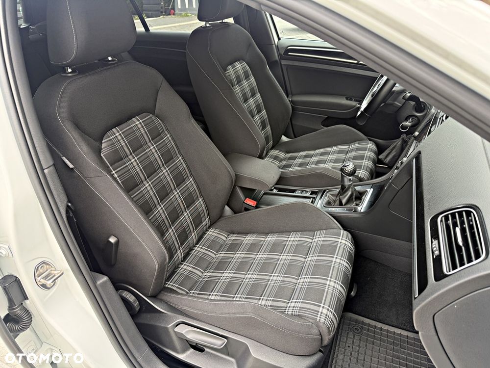 Volkswagen Golf GTD (BlueMotion Technology) - 27