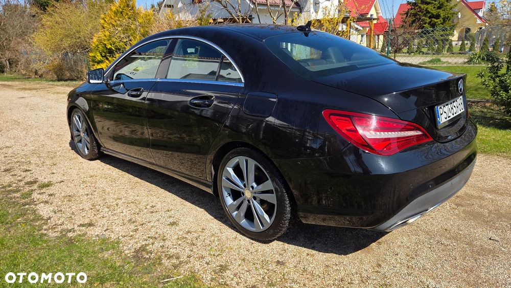 Mercedes-Benz CLA 180 7G-DCT Urban - 4