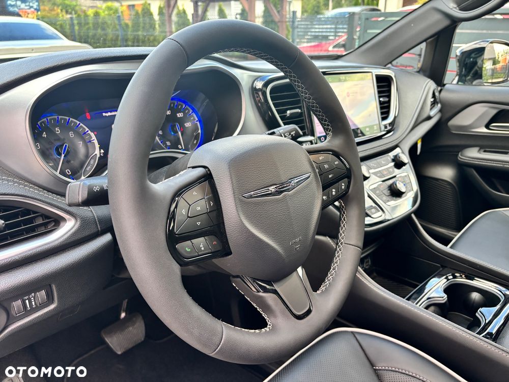 Chrysler Pacifica - 34