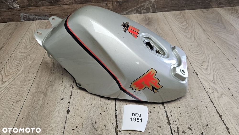 Zbiornik Paliwa Suzuki RG 250 Gamma Walter Wolf Edition  44100-40870-31P - 1