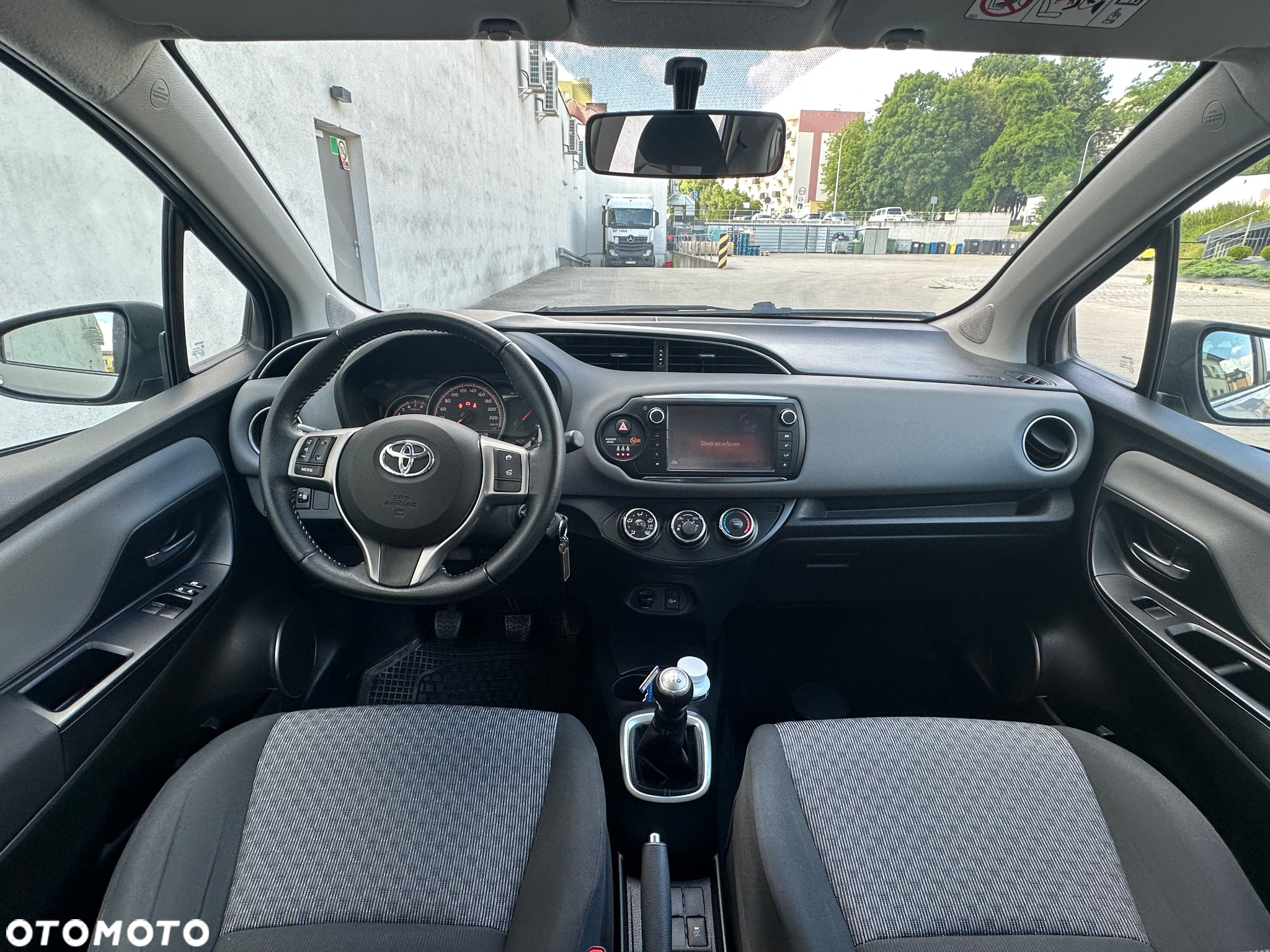 Toyota Yaris 1.0 Premium - 9