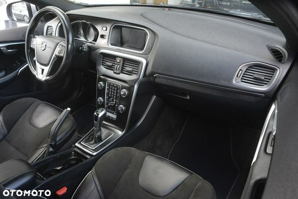 Volvo V40 D2 Drive-E R-Design Momentum - 18