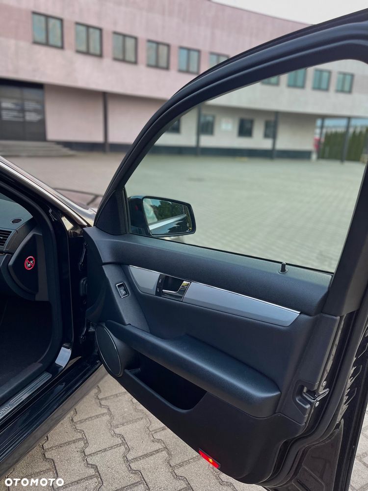 Mercedes-Benz Klasa C 220 T CDI DPF Automatik Avantgarde - 21