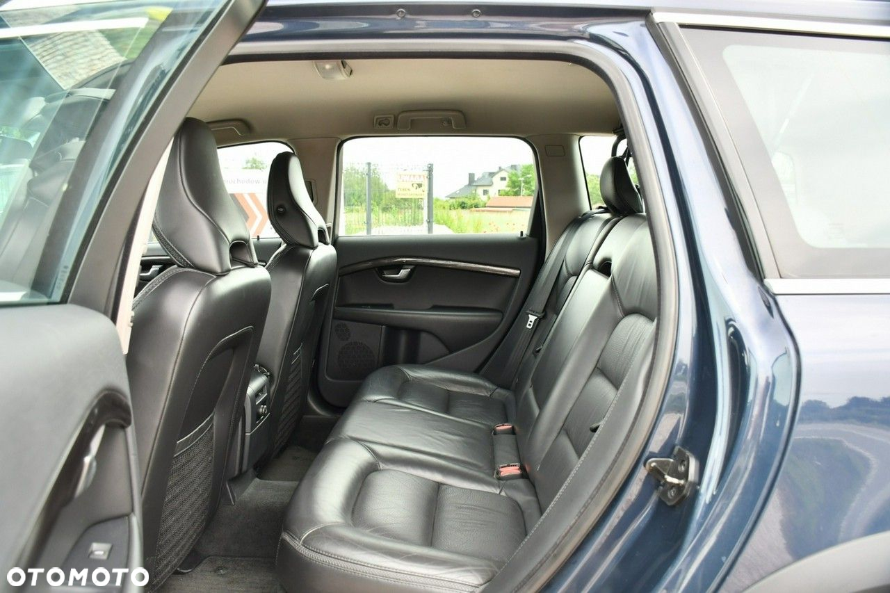 Volvo XC 70 2.4D Momentum - 30