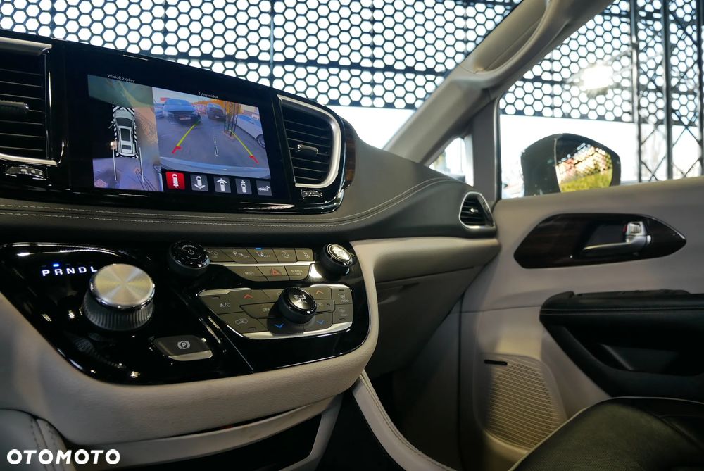Chrysler Pacifica - 22