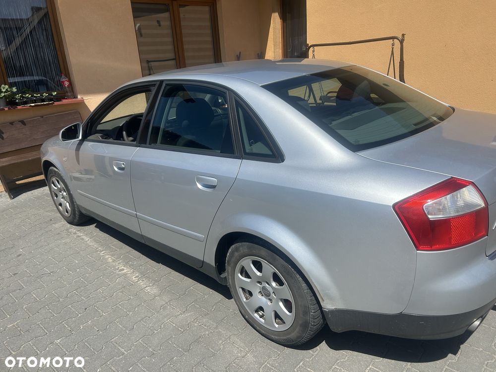 Audi A4 Limousine - 4