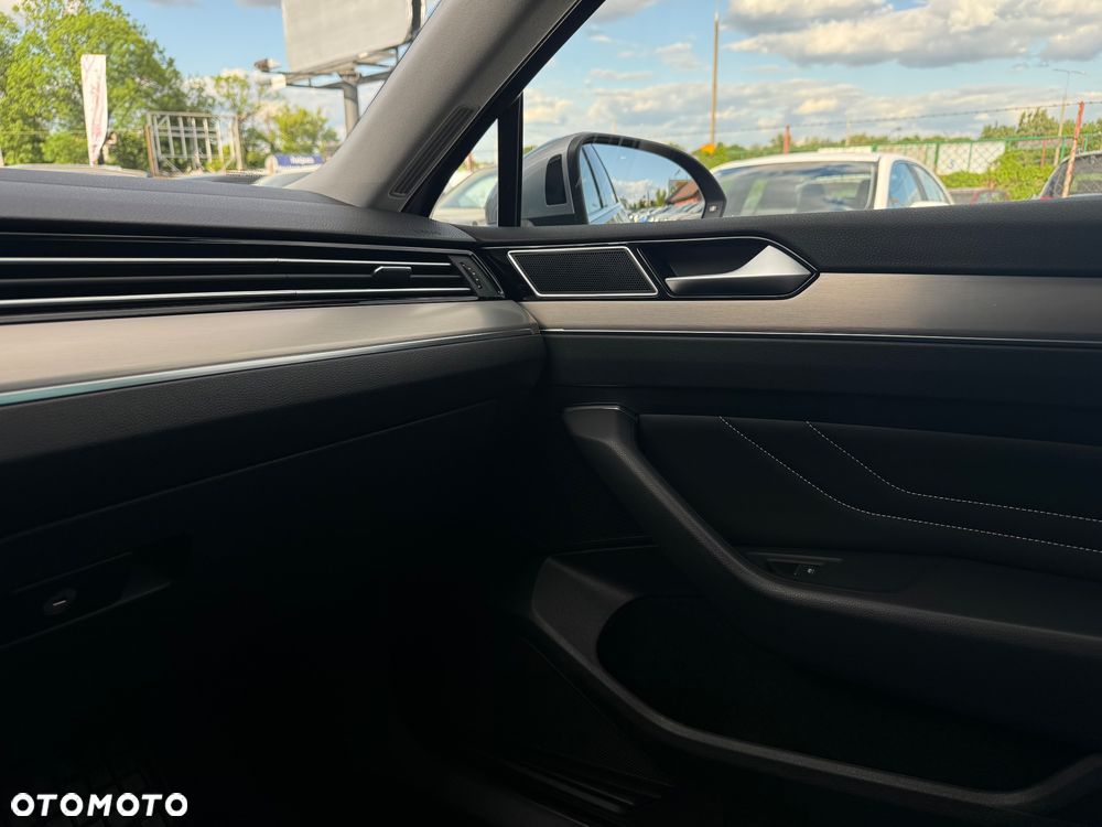 Volkswagen Passat - 32