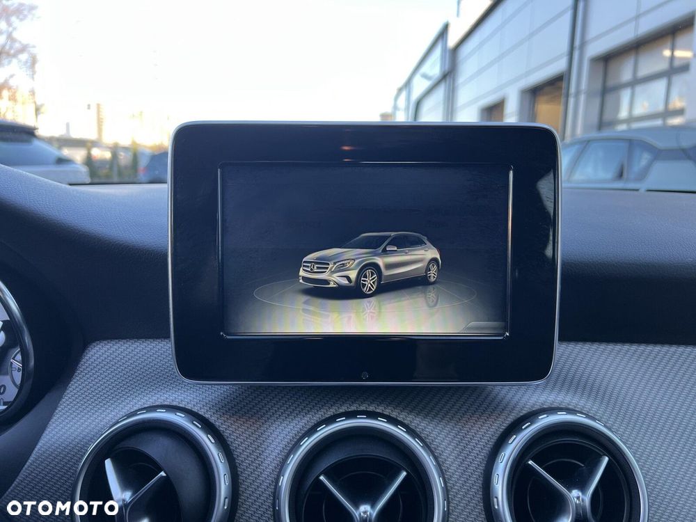 Mercedes-Benz GLA - 24