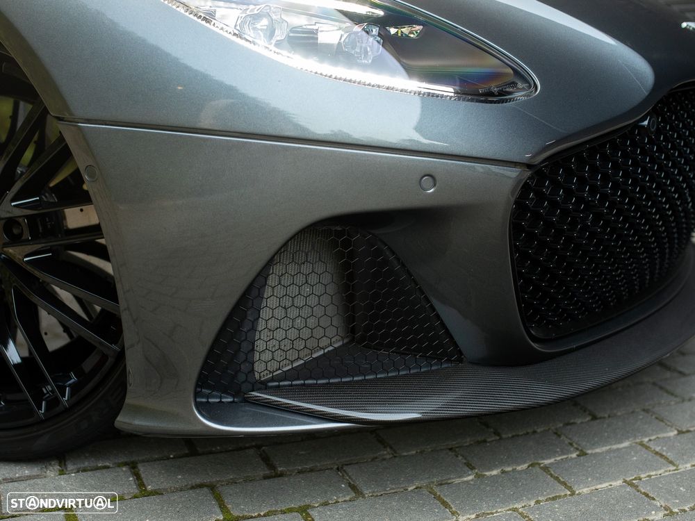 Aston Martin DBS Volante Superleggera - 11