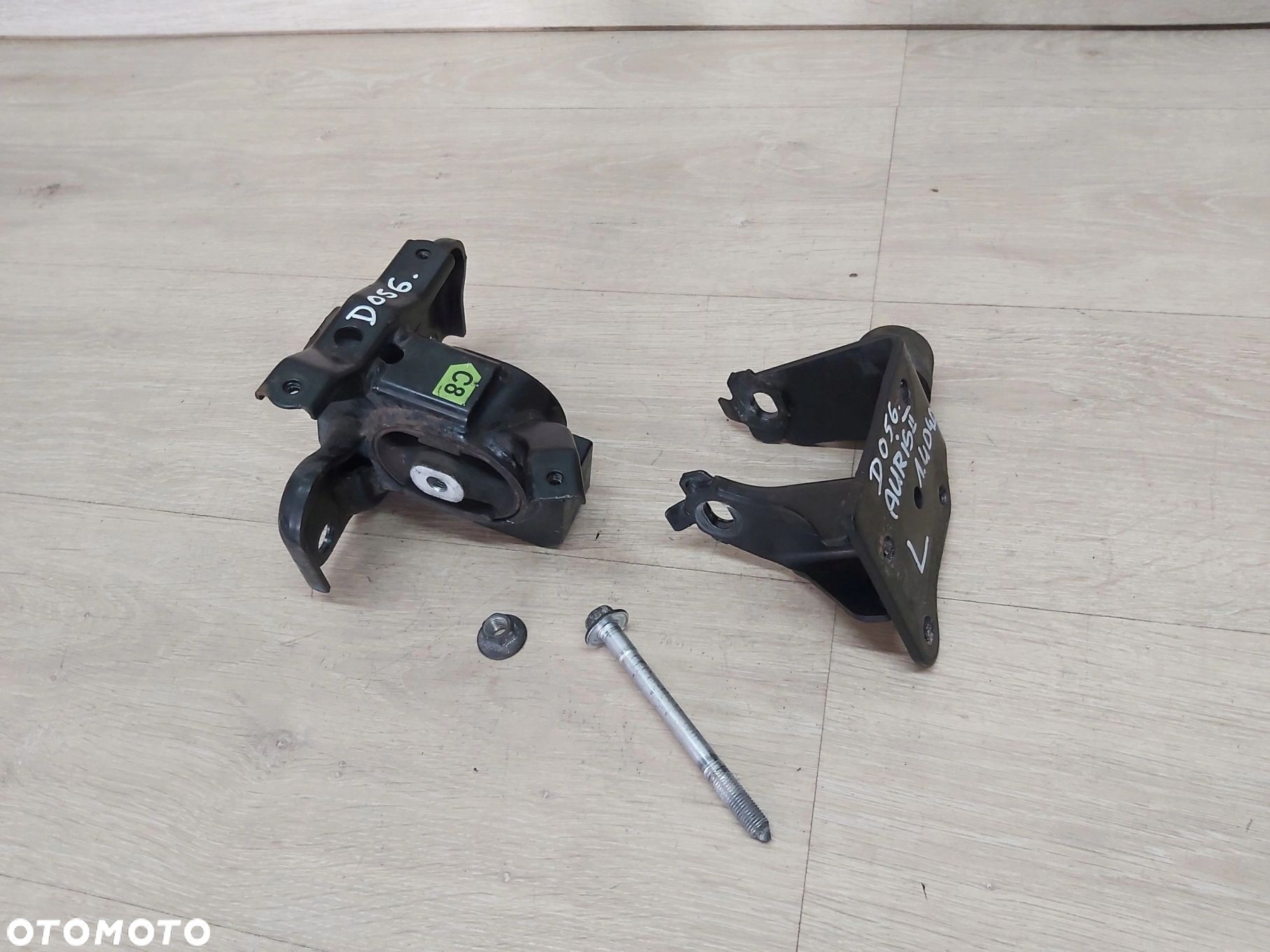 Toyota Auris II 1,4 poduszka łapa silnika skrzyni lewa C8 - 1