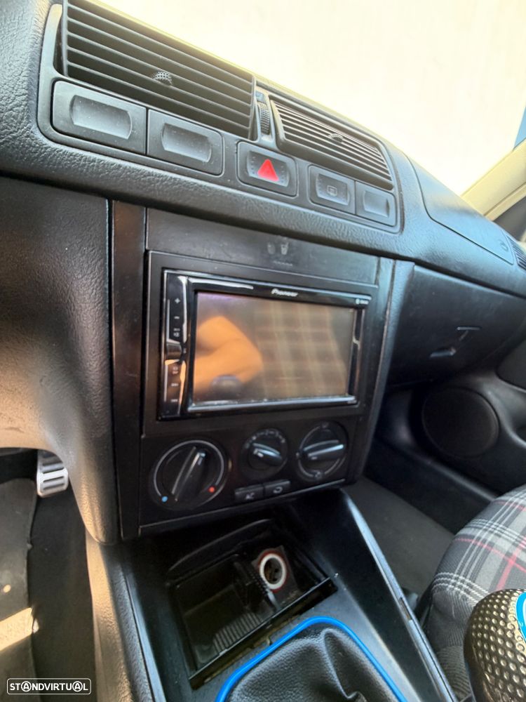 VW Golf 1.9 TDi 25 Anos - 15