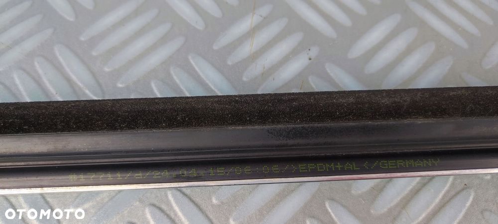 listwa chrom satyna zgarniająca szyby prawy przód MERCEDES W156 X156 GLA - 4