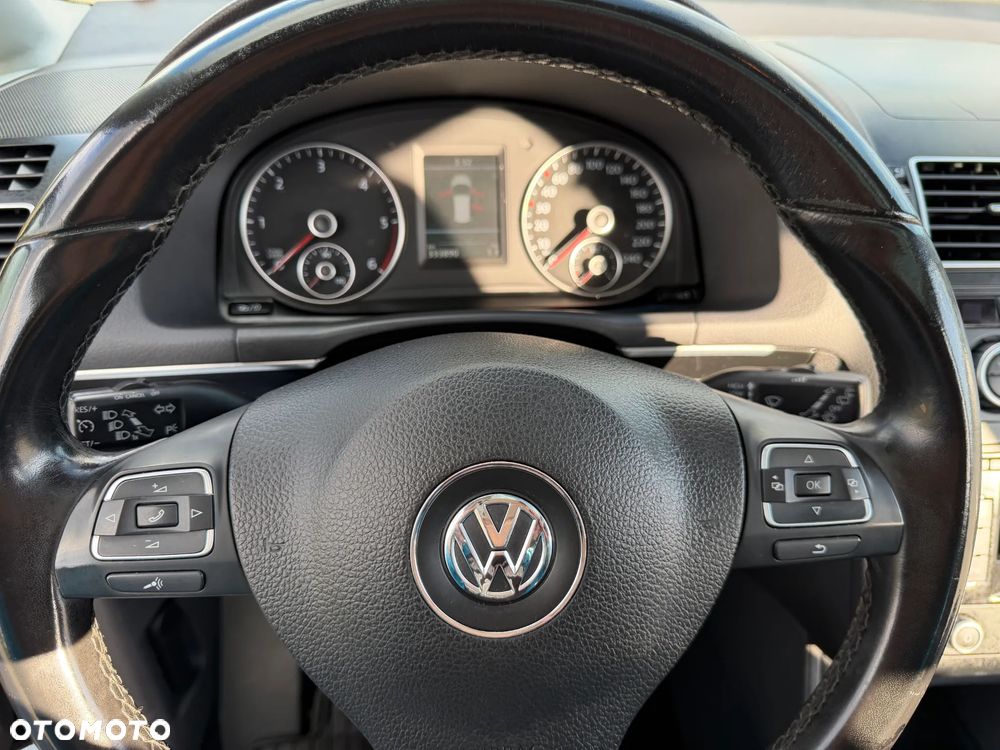 Volkswagen Touran 2.0 TDI DPF BlueMotion Technology Comfortline - 16