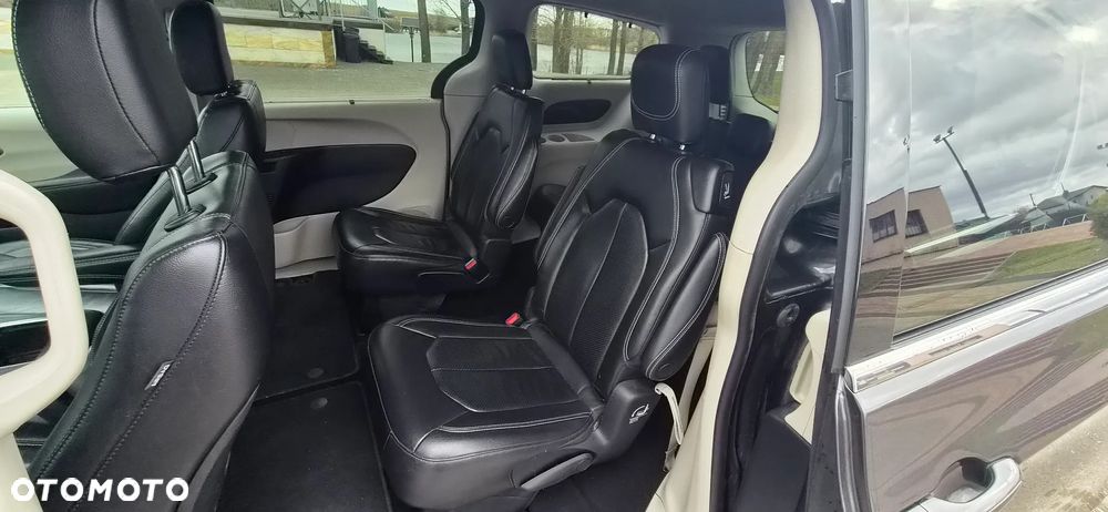 Chrysler Pacifica - 13