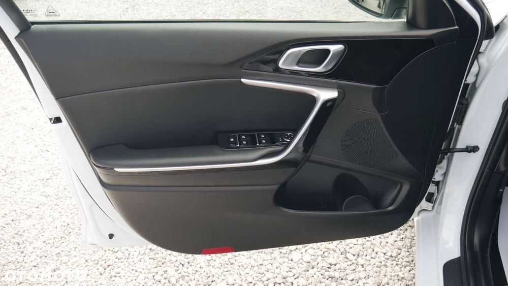 Kia Ceed - 13