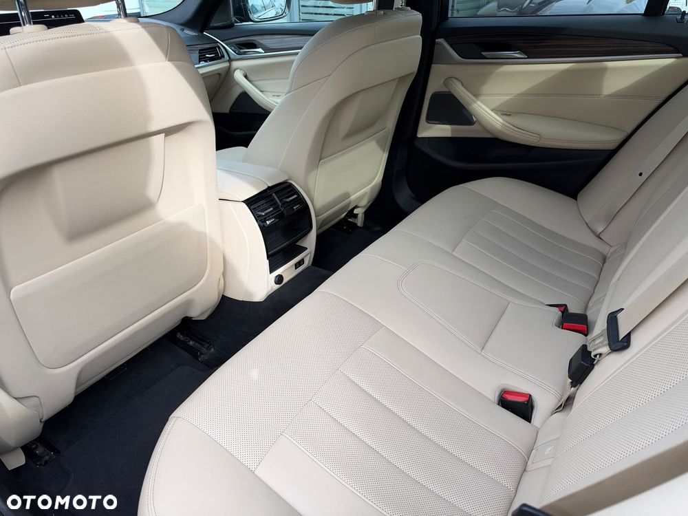BMW Seria 5 530d xDrive mHEV M Sport sport - 12