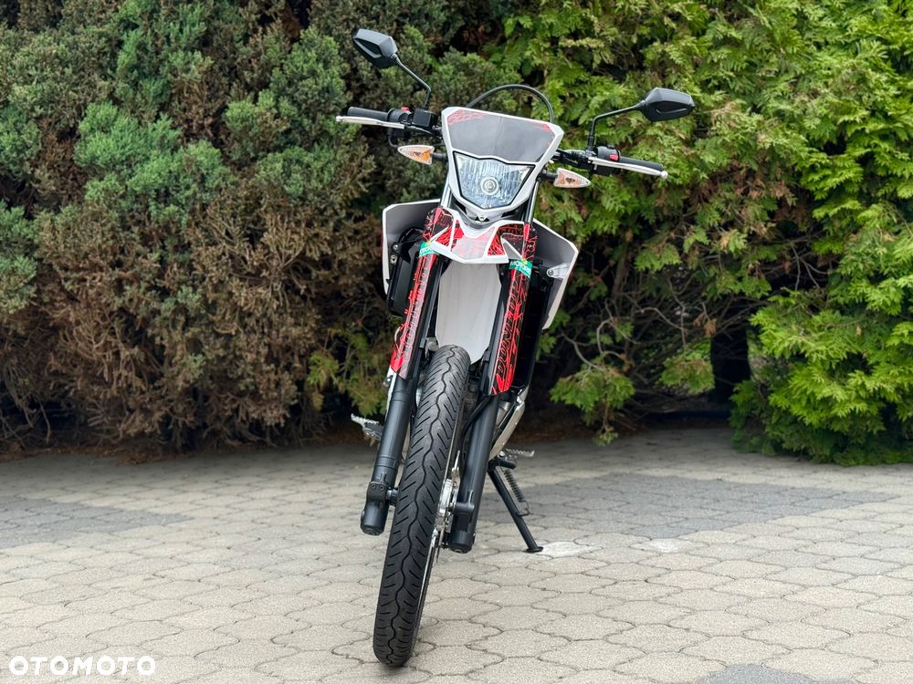 Yamaha WR - 8