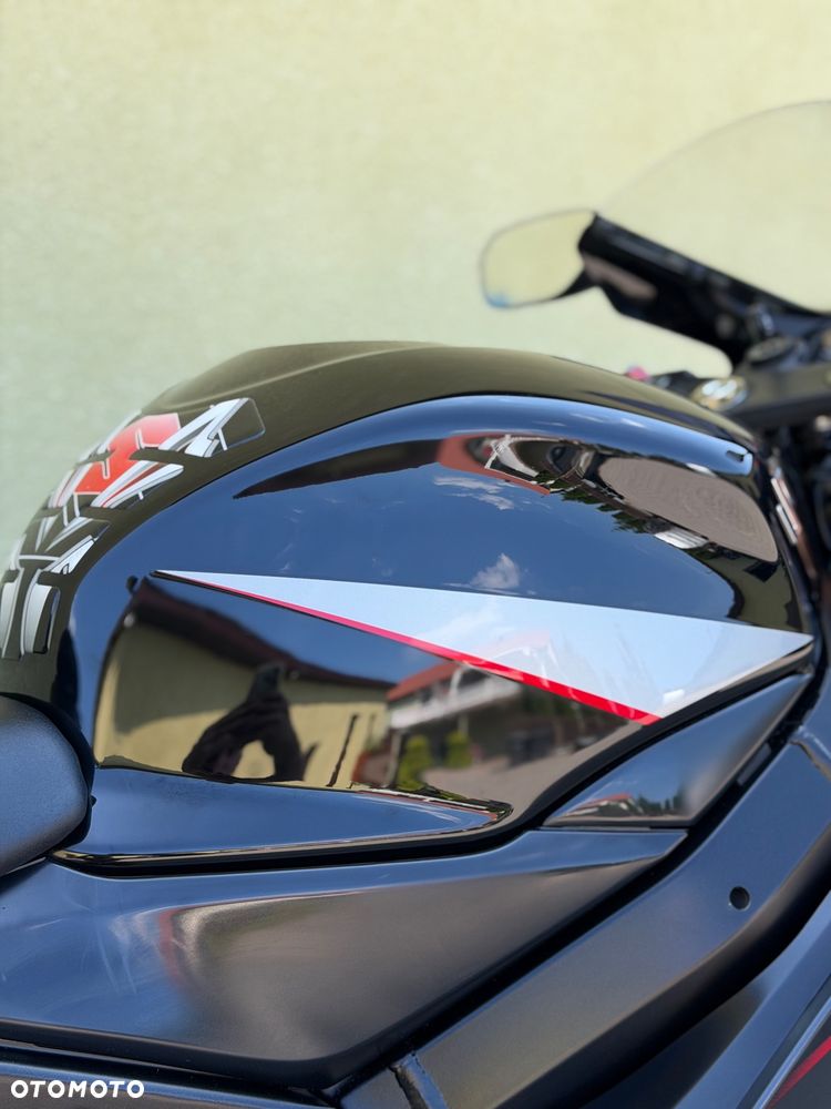 Suzuki GSX-R - 16