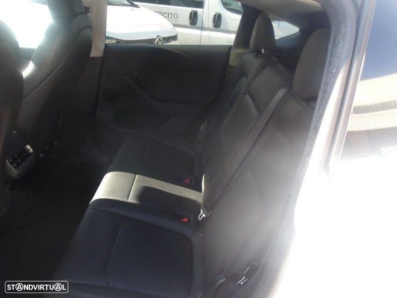 Tesla Model Y Long Range Dual Motor AWD - 5